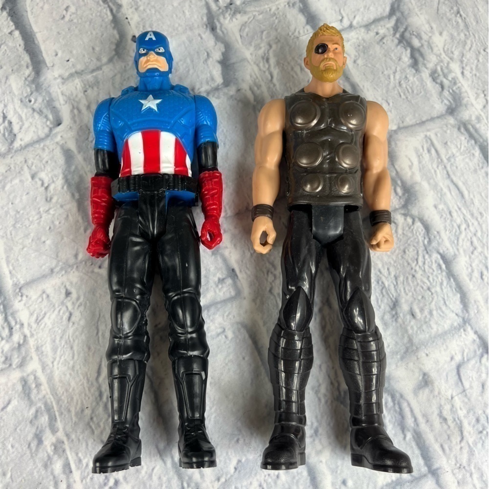 Marvel figures Captain America and Thor figures
